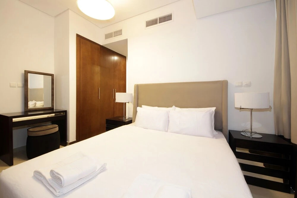 Дубай: 1 Bedroom Apartment in The Matrix Tower