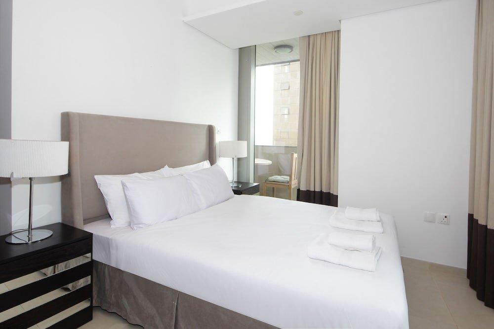 Дубай: 1 Bedroom Apartment in The Matrix Tower