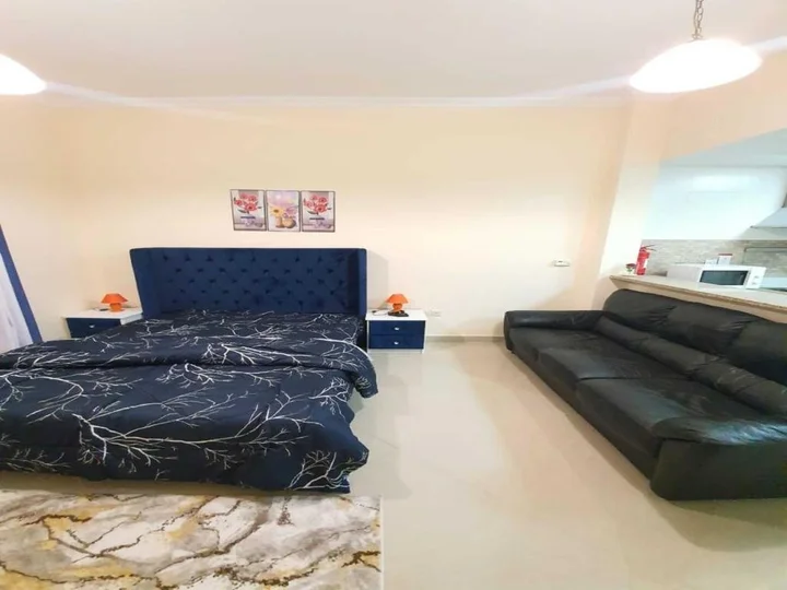 Дубай: Lovely Furnished Studio With Pool