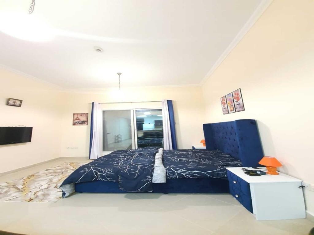 Дубай: Lovely Furnished Studio With Pool