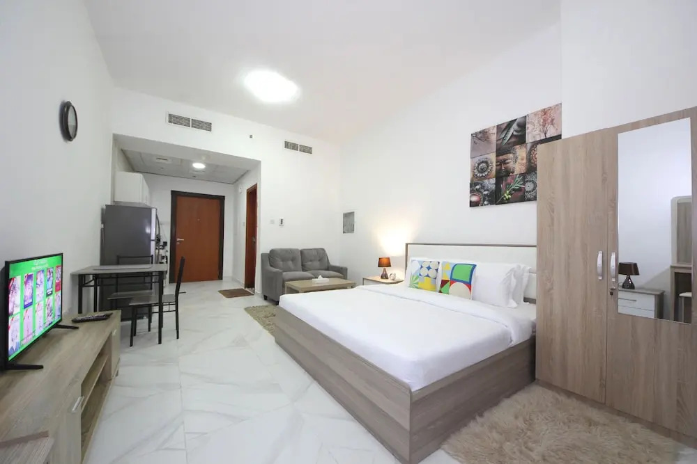 Дубай: Studio Apartment in Palace Tower 2