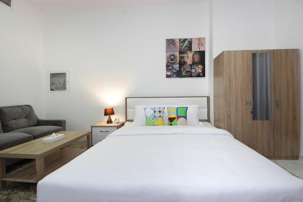 Дубай: Studio Apartment in Palace Tower 2