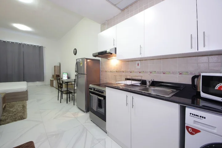 Дубай: Studio Apartment in Palace Tower 2