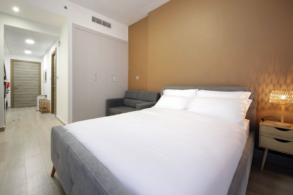 Дубай: Studio Apartment in Bloom Tower B JVC