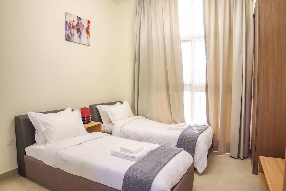 Дубай: 2 Bedroom Apartment- Azizi Plaza