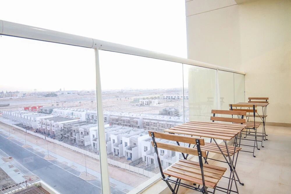 Дубай: 2 Bedroom Apartment- Azizi Plaza