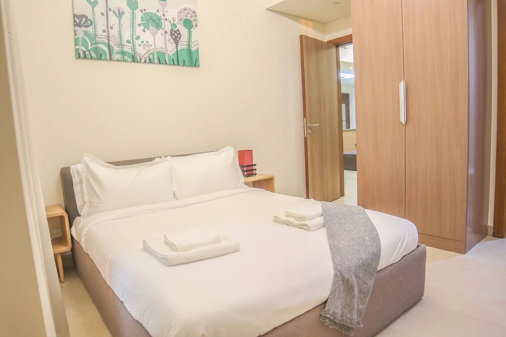 Дубай: 2 Bedroom Apartment- Azizi Plaza