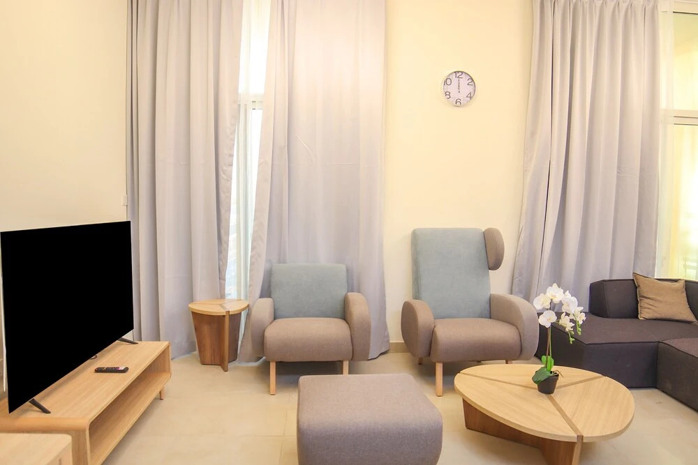 Дубай: 2 Bedroom Apartment- Azizi Plaza