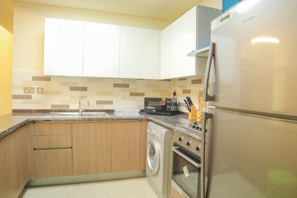 Дубай: 2 Bedroom Apartment- Azizi Plaza