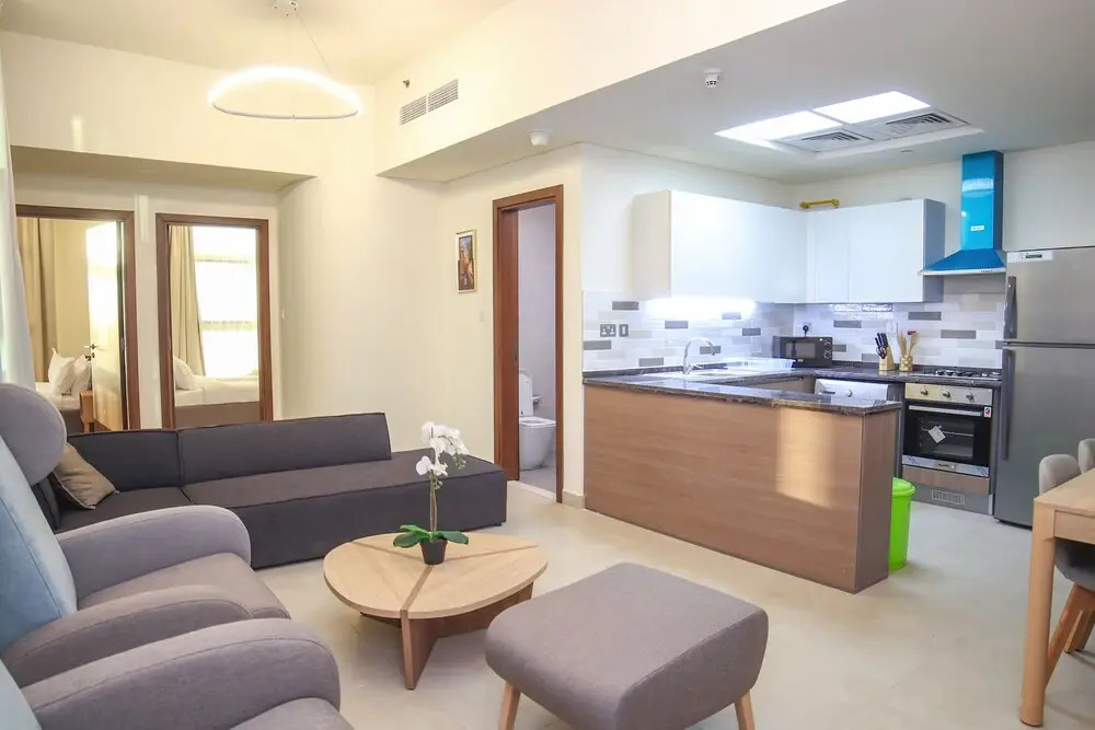 Дубай: 2 Bedroom Apartment- Azizi Plaza