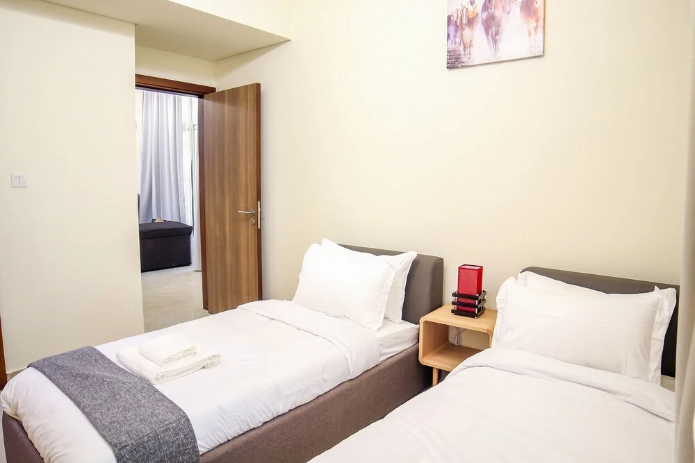 Дубай: 2 Bedroom Apartment- Azizi Plaza