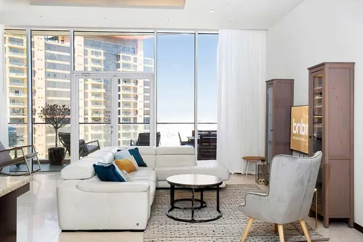 Дубай: Lux 1 BR Pvt Beach Palm by Bnbme Homes