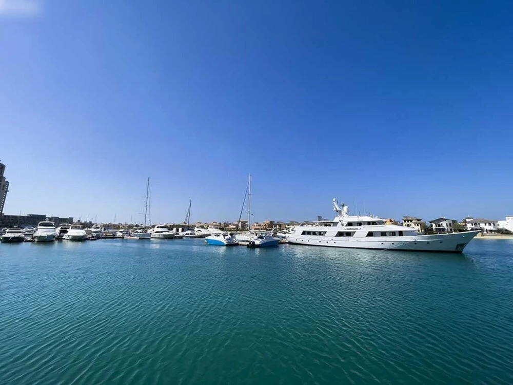 Дубай: Lux 1 BR Pvt Beach Palm by Bnbme Homes