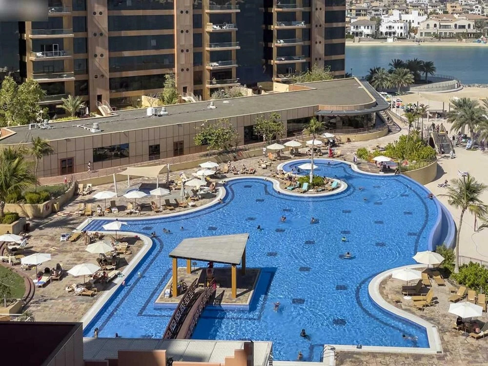 Дубай: Lux 1 BR Pvt Beach Palm by Bnbme Homes