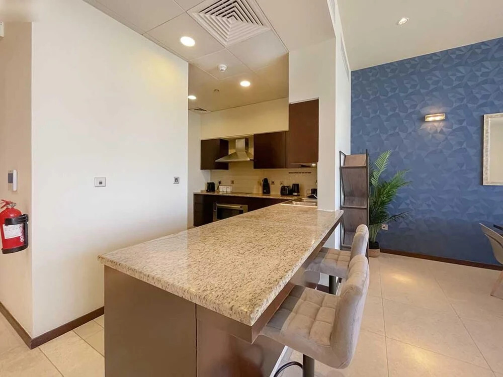 Дубай: Lux 1 BR Pvt Beach Palm by Bnbme Homes