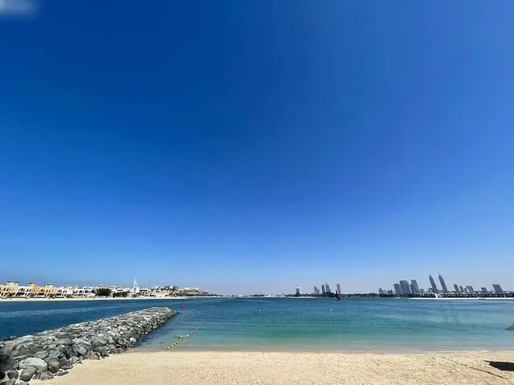 Дубай: Lux 1 BR Pvt Beach Palm by Bnbme Homes