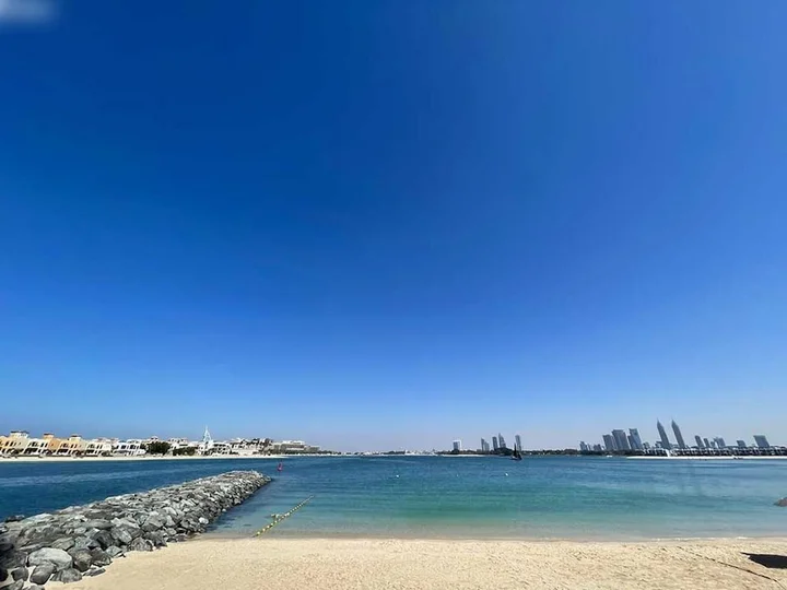 Дубай: Lux 1 BR Pvt Beach Palm by Bnbme Homes