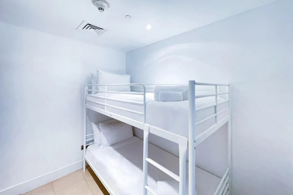 Дубай: Modern 3BR APT w Maid s Room