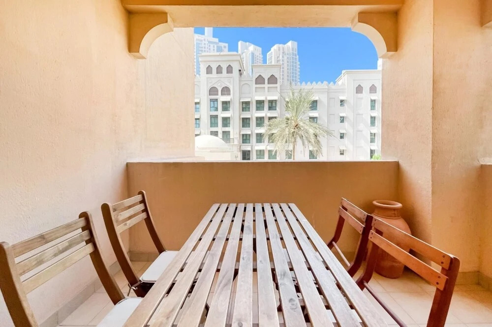 Дубай: Modern 3BR APT w Maid s Room
