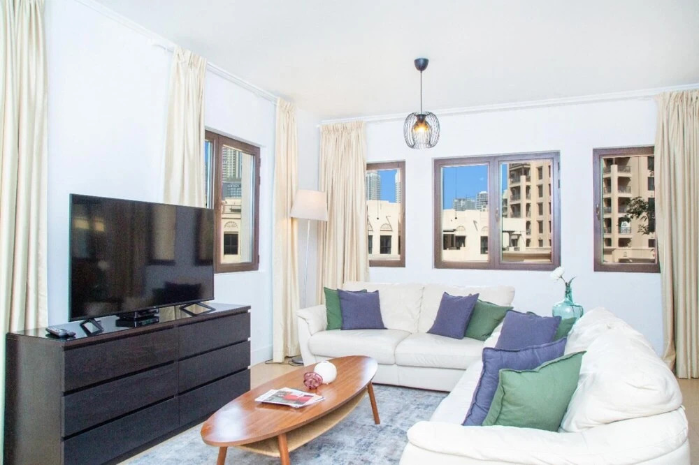Дубай: Modern 3BR APT w Maid s Room