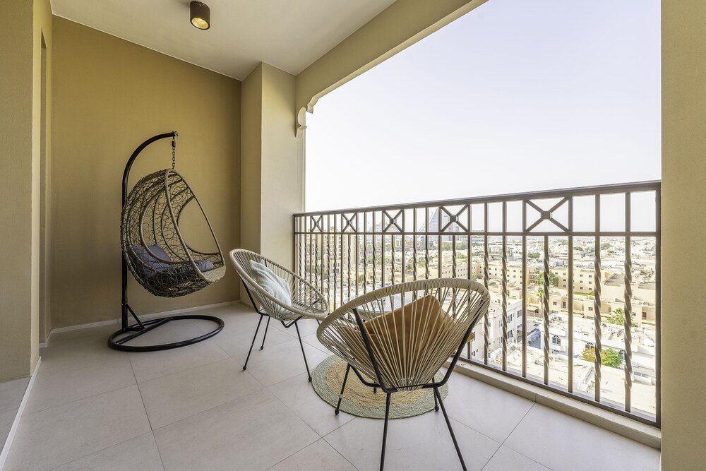 Дубай: Monty - Beach Life Boho 1BR with Burj Al Arab View