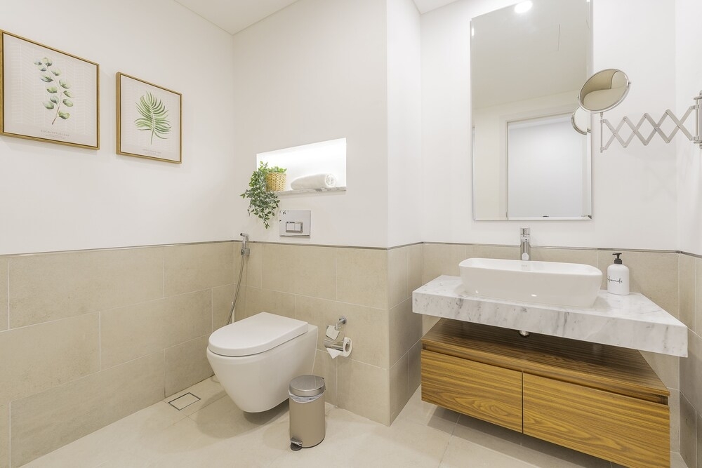 Дубай: Monty - Beach Life Boho 1BR with Burj Al Arab View