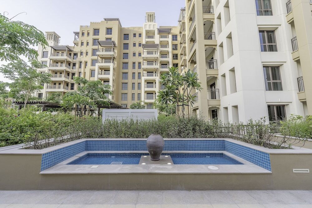 Дубай: Monty - Beach Life Boho 1BR with Burj Al Arab View
