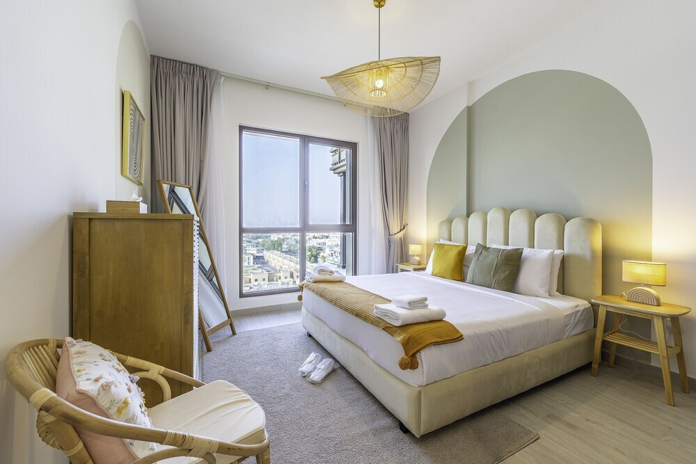 Дубай: Monty - Beach Life Boho 1BR with Burj Al Arab View