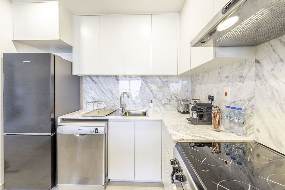 Дубай: Monty - Beach Life Boho 1BR with Burj Al Arab View