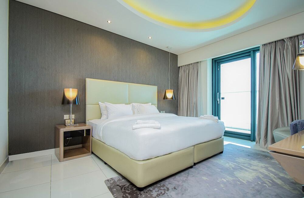 Дубай: Business Bay Paramount Towers 1BR