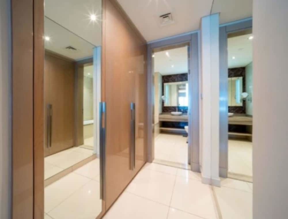 Дубай: Business Bay Paramount Towers 1BR