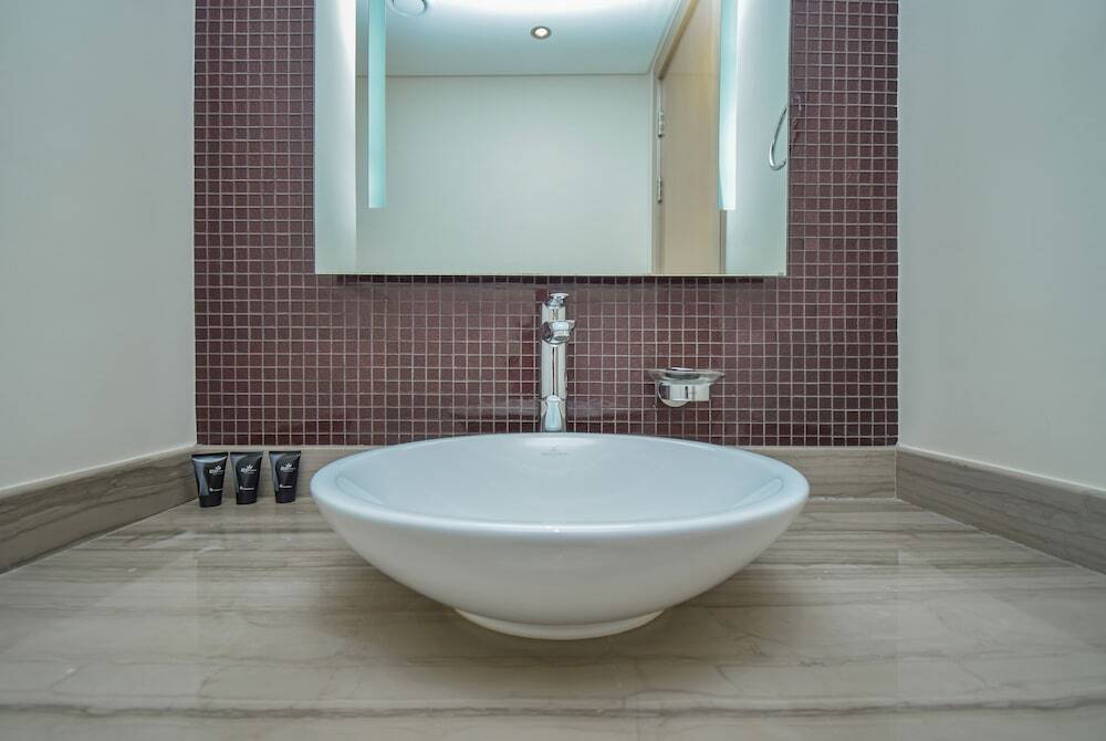 Дубай: Business Bay Paramount Towers 1BR