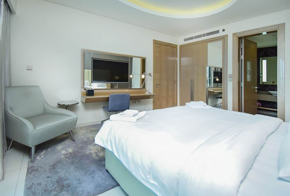 Дубай: Business Bay Paramount Towers 1BR