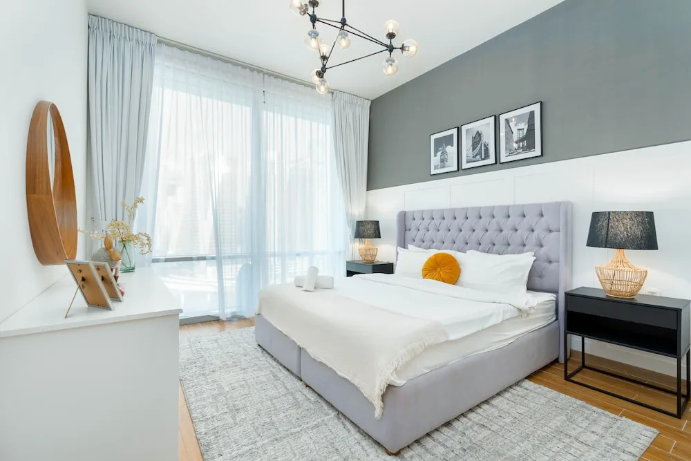Дубай: Whitesage - Fabulous Canal Views from This Waterfront Luxe Apt