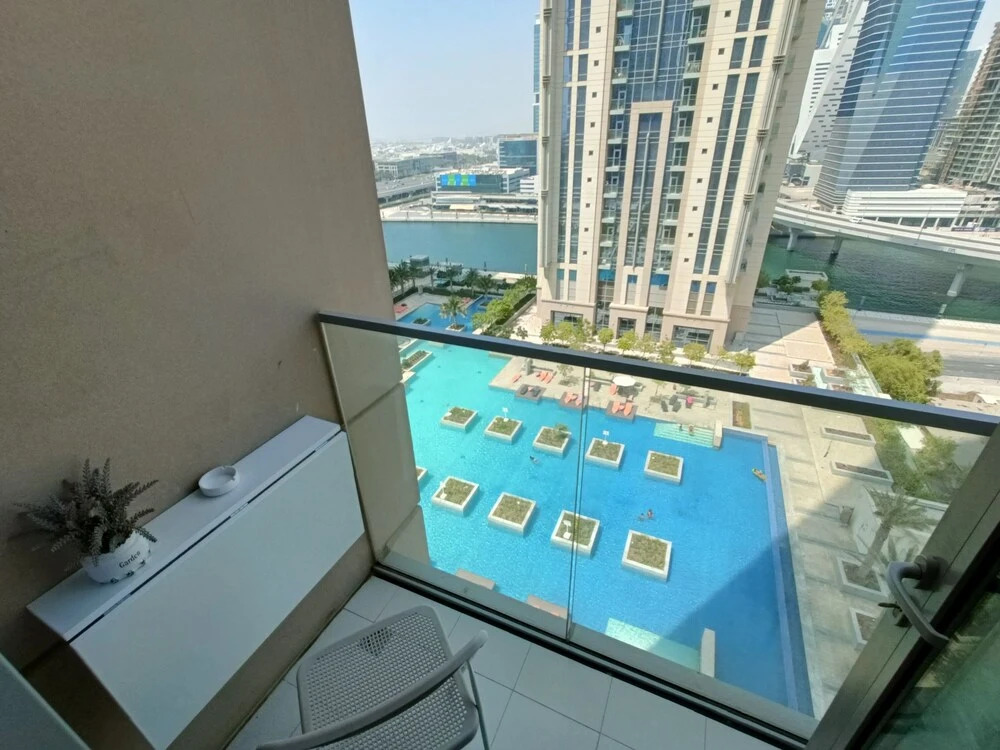 Дубай: Whitesage - Fabulous Canal Views from This Waterfront Luxe Apt