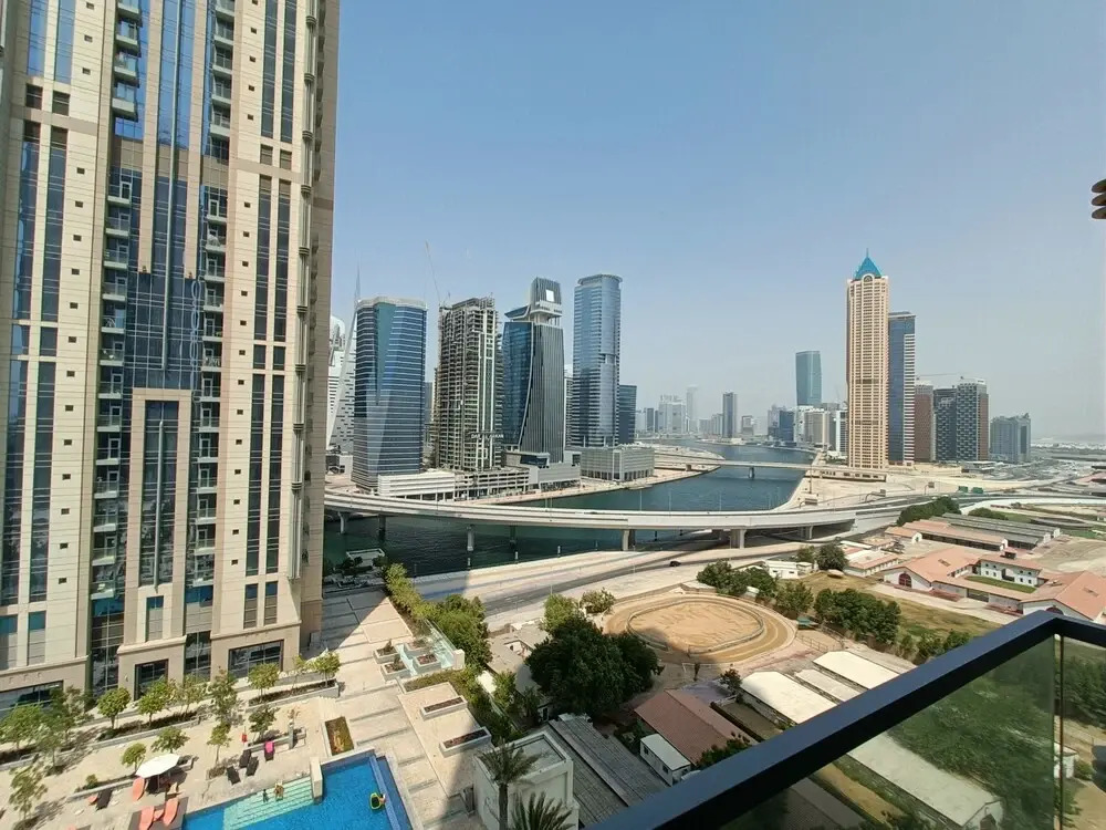 Дубай: Whitesage - Fabulous Canal Views from This Waterfront Luxe Apt