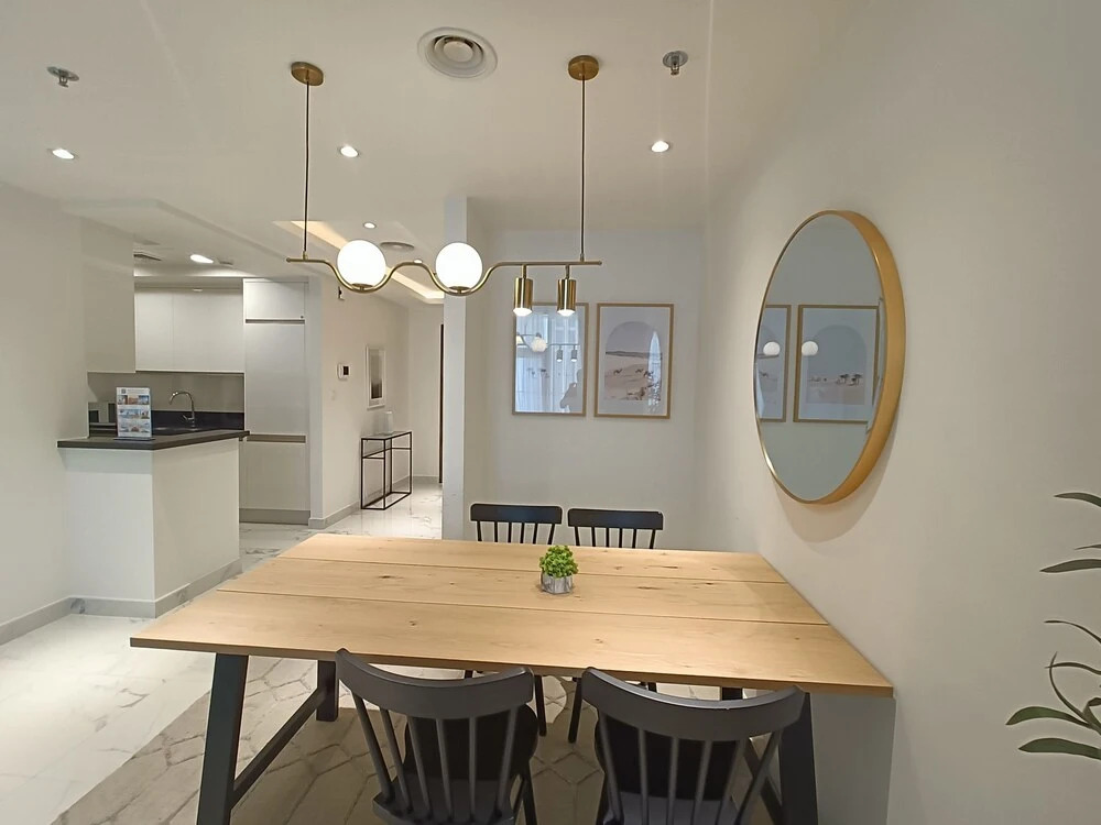Дубай: Whitesage - Fabulous Canal Views from This Waterfront Luxe Apt