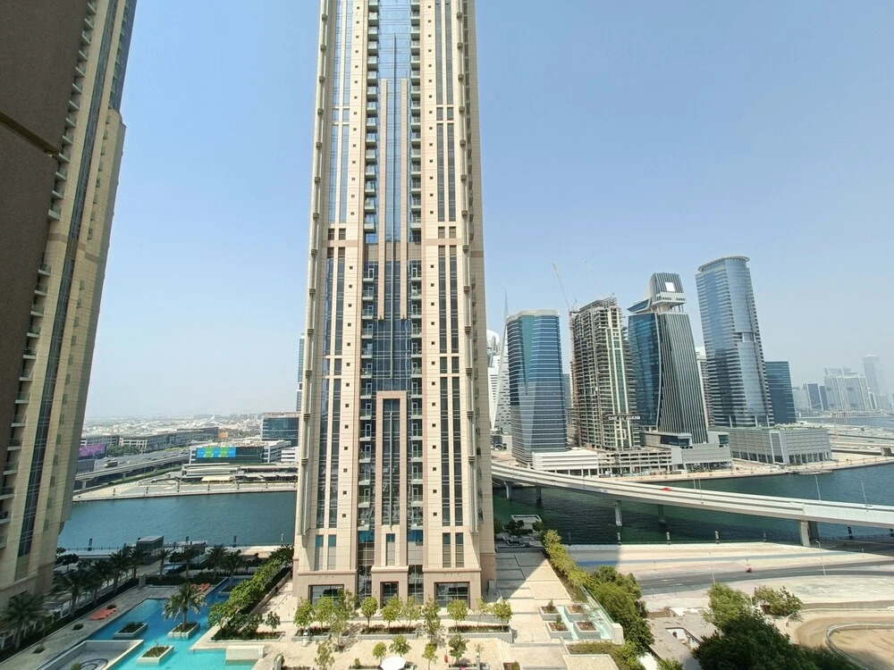 Дубай: Whitesage - Fabulous Canal Views from This Waterfront Luxe Apt