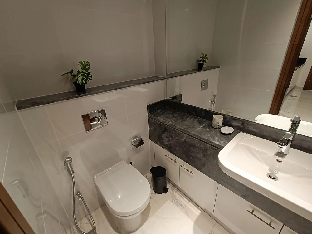 Дубай: Whitesage - Fabulous Canal Views from This Waterfront Luxe Apt