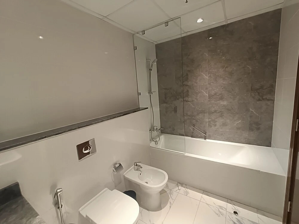 Дубай: Whitesage - Fabulous Canal Views from This Waterfront Luxe Apt