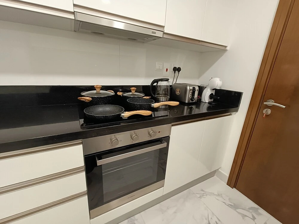 Дубай: Whitesage - Fabulous Canal Views from This Waterfront Luxe Apt