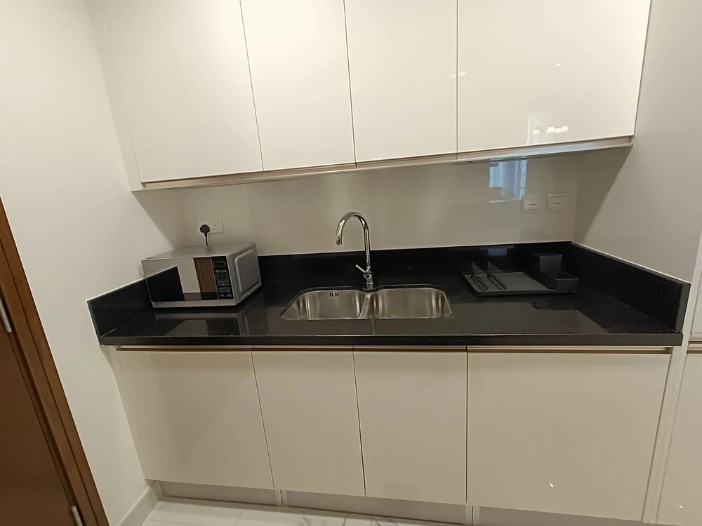 Дубай: Whitesage - Fabulous Canal Views from This Waterfront Luxe Apt