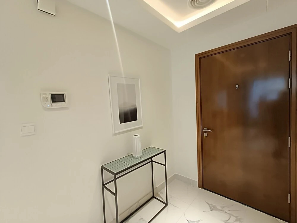 Дубай: Whitesage - Fabulous Canal Views from This Waterfront Luxe Apt