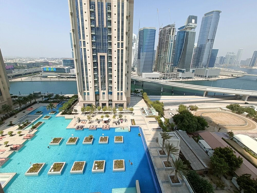 Дубай: Whitesage - Fabulous Canal Views from This Waterfront Luxe Apt