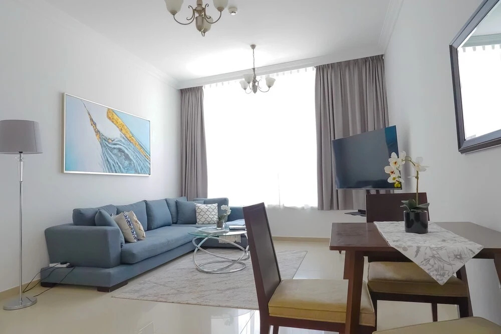 Дубай: Whitesage - Sophisticated and Homey apartment Near to Metro