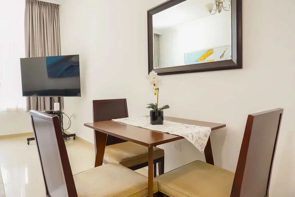 Дубай: Whitesage - Sophisticated and Homey apartment Near to Metro