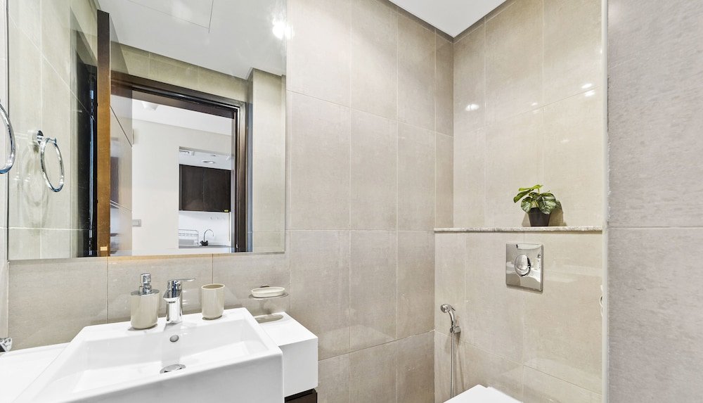 Дубай: WelHome - Chic Apartment in Liveliest Area in Business Bay