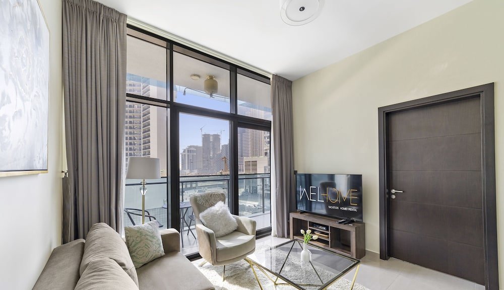 Дубай: WelHome - Chic Apartment in Liveliest Area in Business Bay