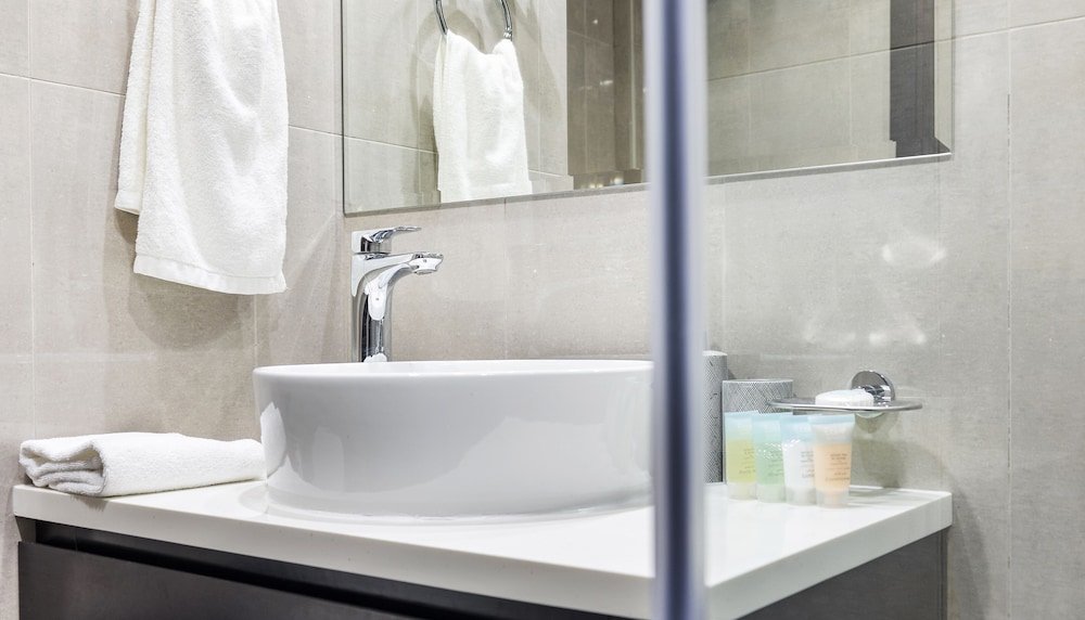 Дубай: WelHome - Chic Apartment in Liveliest Area in Business Bay