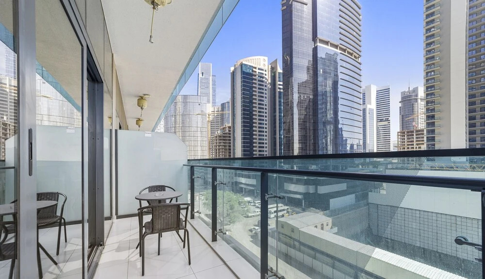 Дубай: WelHome - Chic Apartment in Liveliest Area in Business Bay